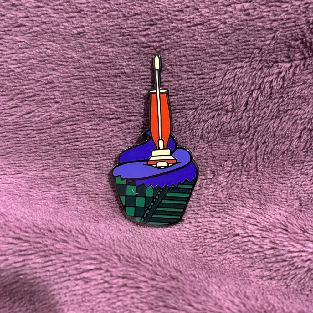 Disney Hocus Pocus Mystery Cupcake Enamel Pin - Mary